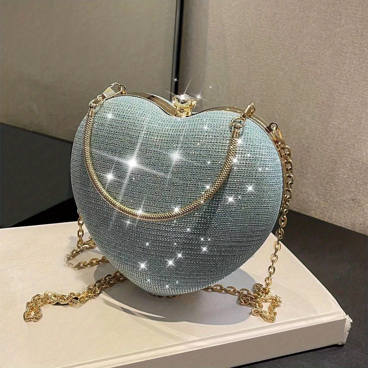 Mini Heart-Shaped Box Handbag - Evening Bags with Glitter Chain Crossbody Strap, Sparkly Clasp and Box-Shaped Design for Wedding, Party, Carnaval and Formal Occasions