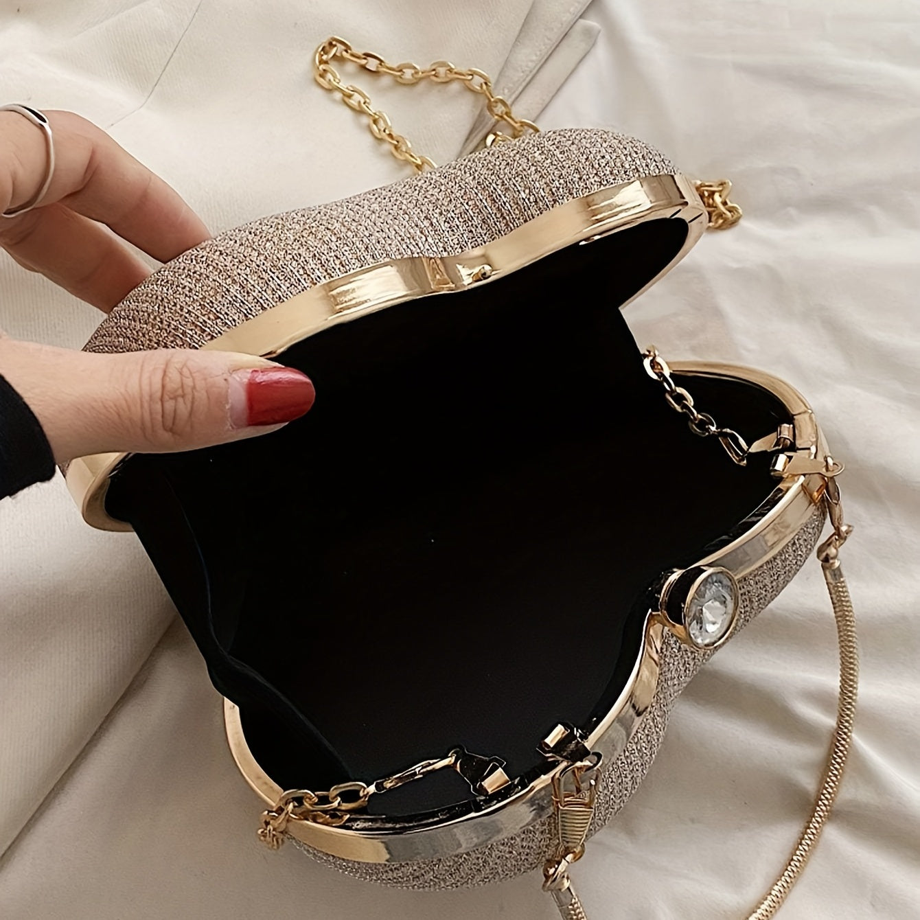 Mini Heart-Shaped Box Handbag - Evening Bags with Glitter Chain Crossbody Strap, Sparkly Clasp and Box-Shaped Design for Wedding, Party, Carnaval and Formal Occasions