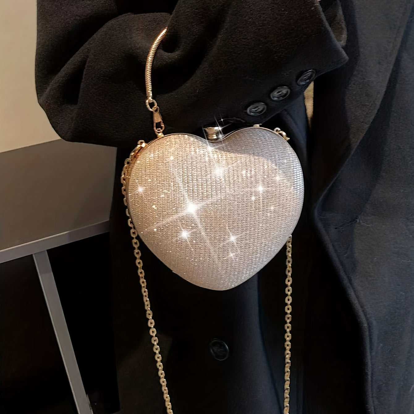 Mini Heart-Shaped Box Handbag - Evening Bags with Glitter Chain Crossbody Strap, Sparkly Clasp and Box-Shaped Design for Wedding, Party, Carnaval and Formal Occasions